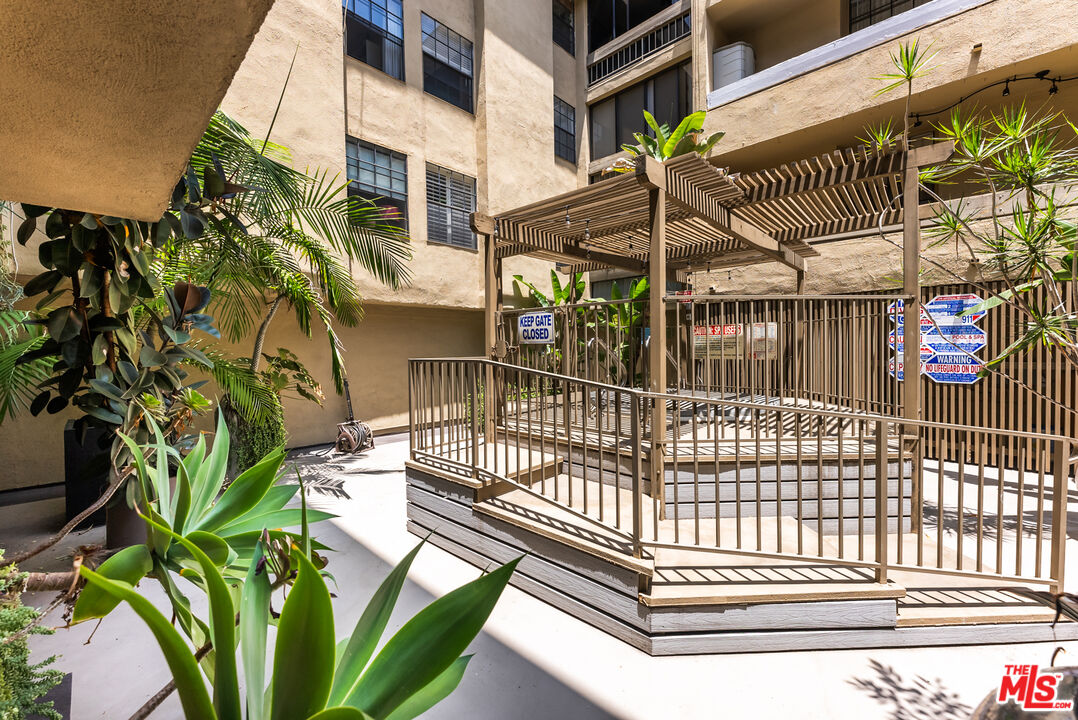 740 N Kings Rd Unit: 218