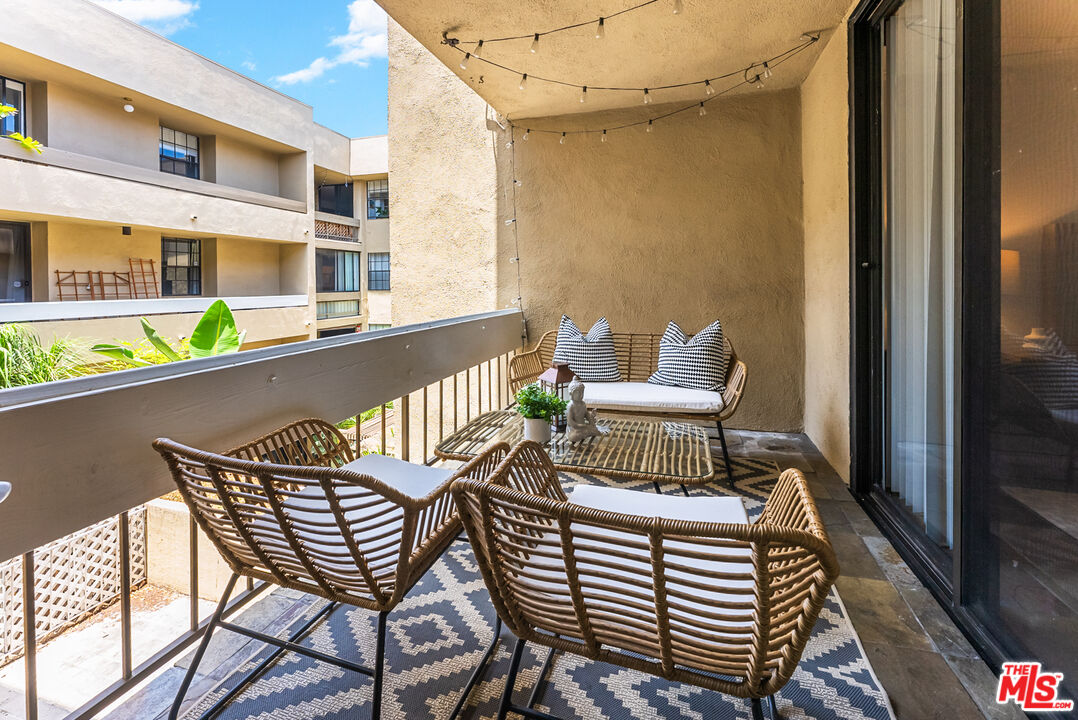 740 N Kings Rd Unit: 218