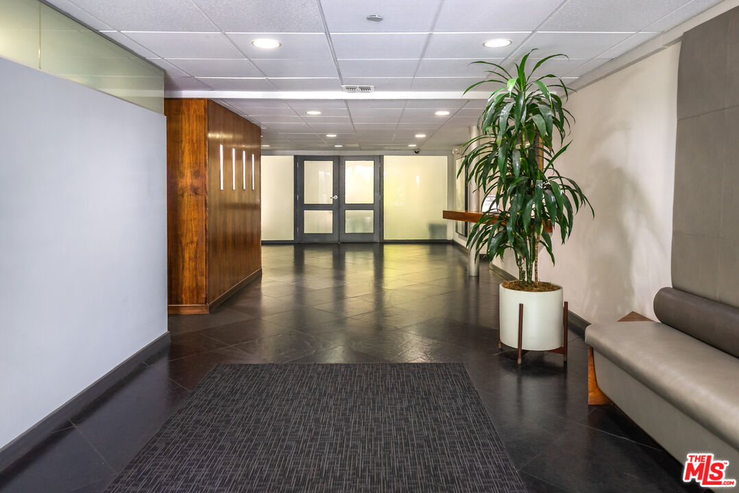 740 N Kings Rd Unit: 218