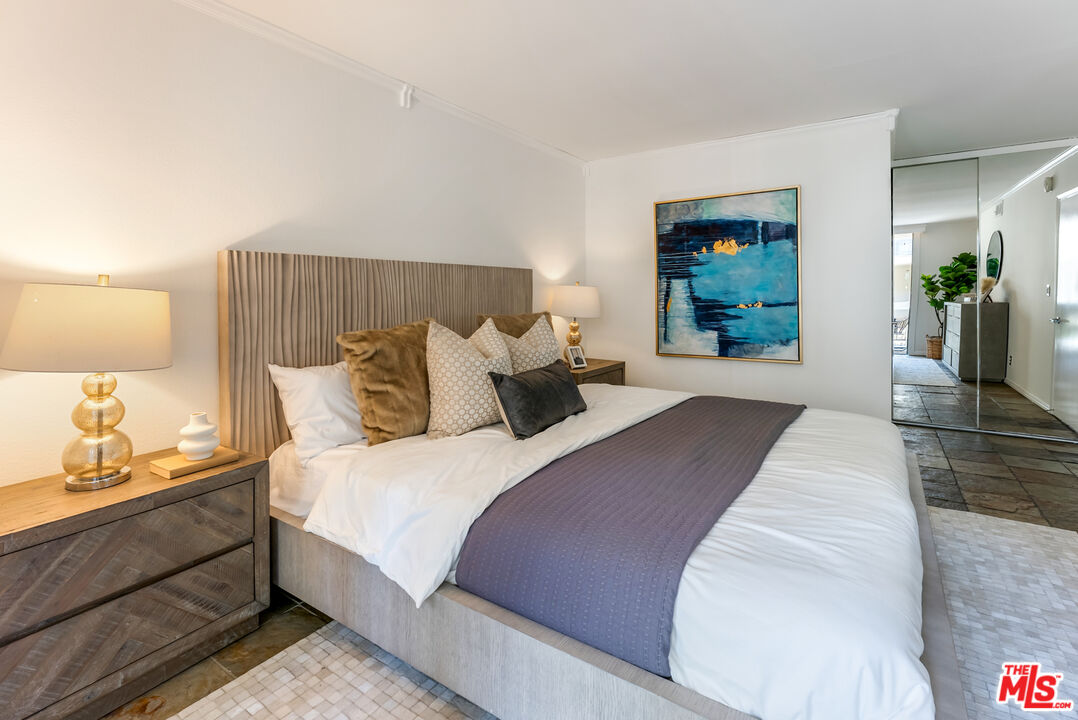 740 N Kings Rd Unit: 218