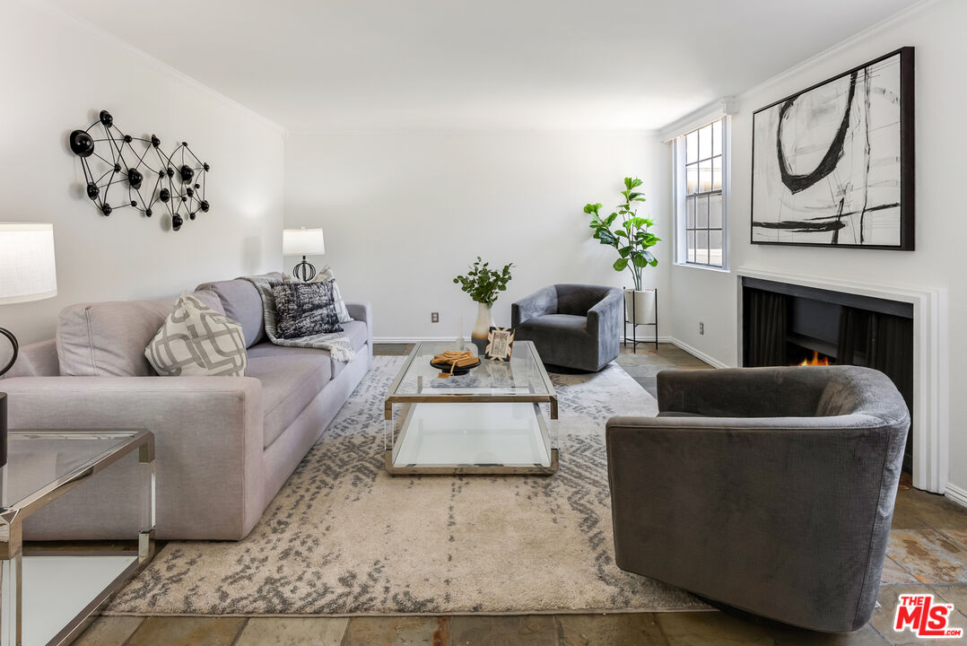 740 N Kings Rd Unit: 218