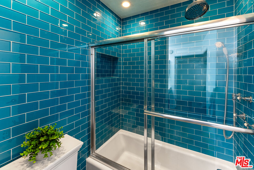 740 N Kings Rd Unit: 218