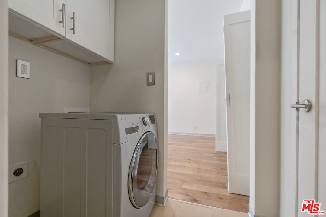1735 N Fuller Ave Unit: 330