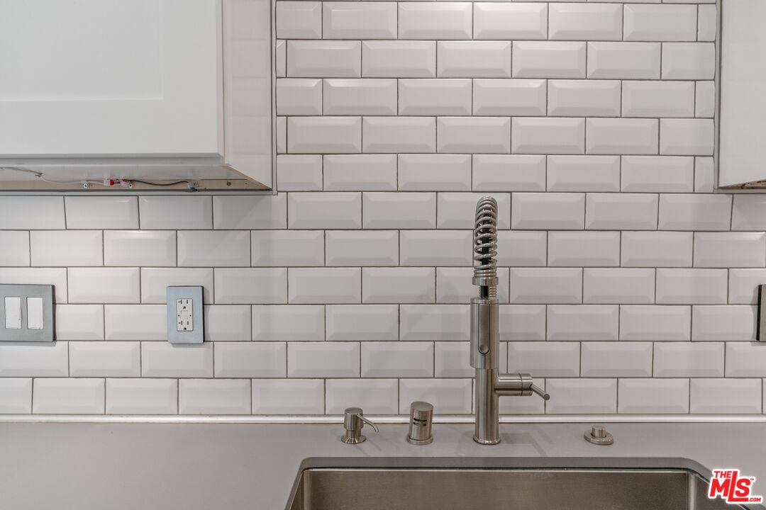 1735 N Fuller Ave Unit: 330