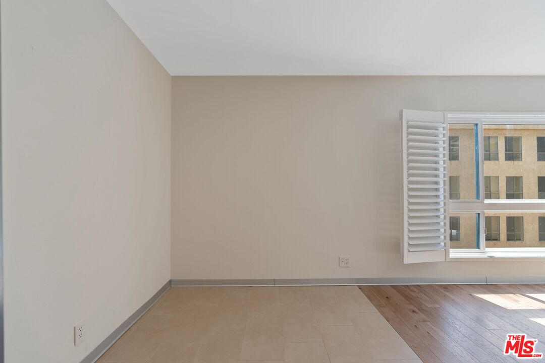 1735 N Fuller Ave Unit: 330