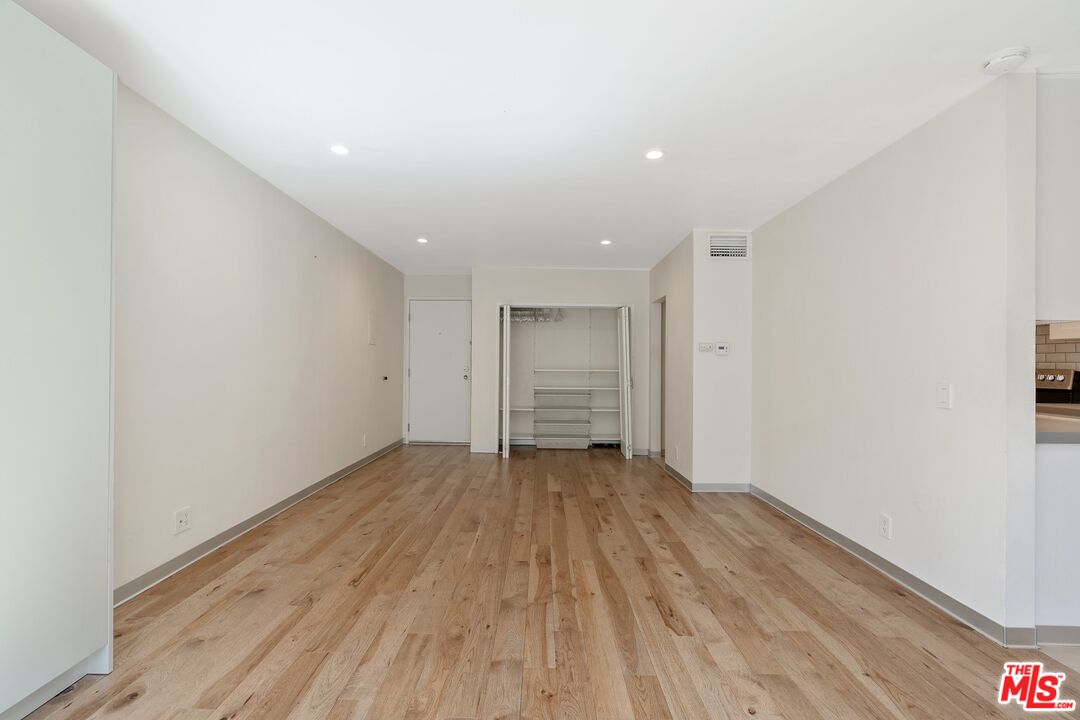 1735 N Fuller Ave Unit: 330