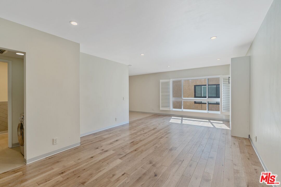 1735 N Fuller Ave Unit: 330