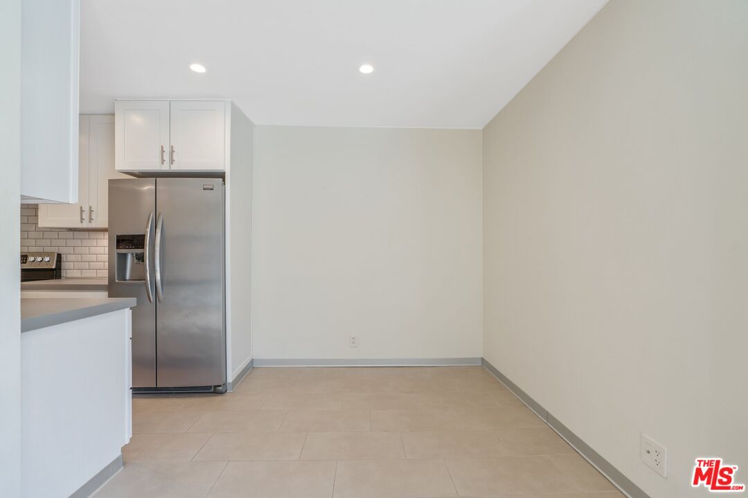 1735 N Fuller Ave Unit: 330