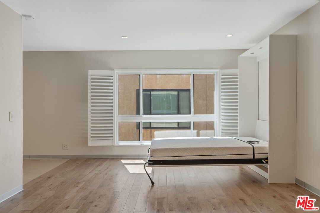 1735 N Fuller Ave Unit: 330
