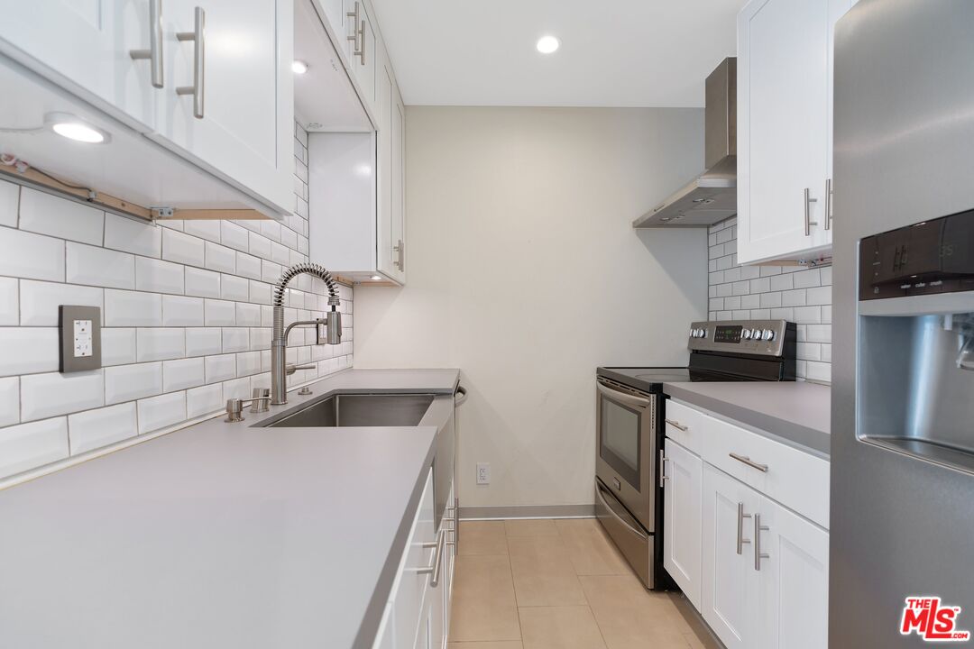 1735 N Fuller Ave Unit: 330