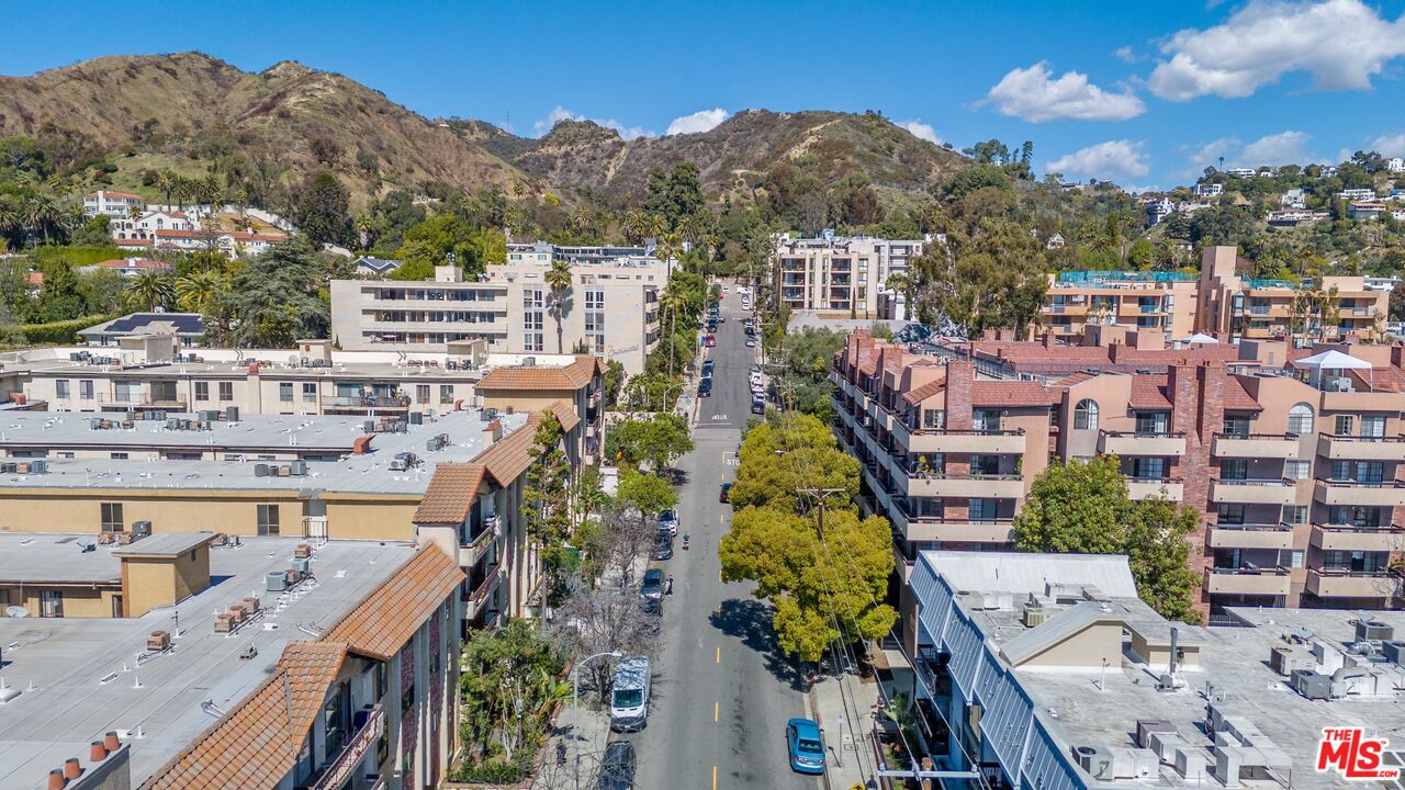 1735 N Fuller Ave Unit: 330