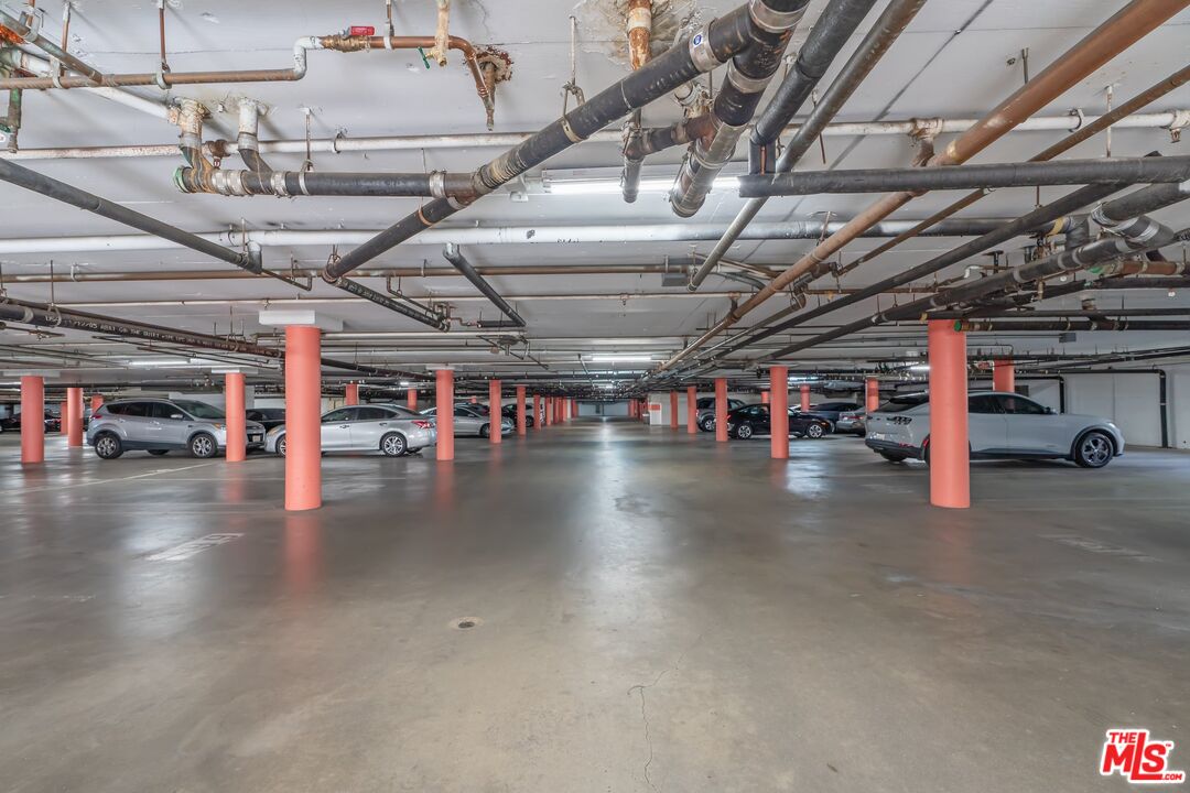 1735 N Fuller Ave Unit: 330