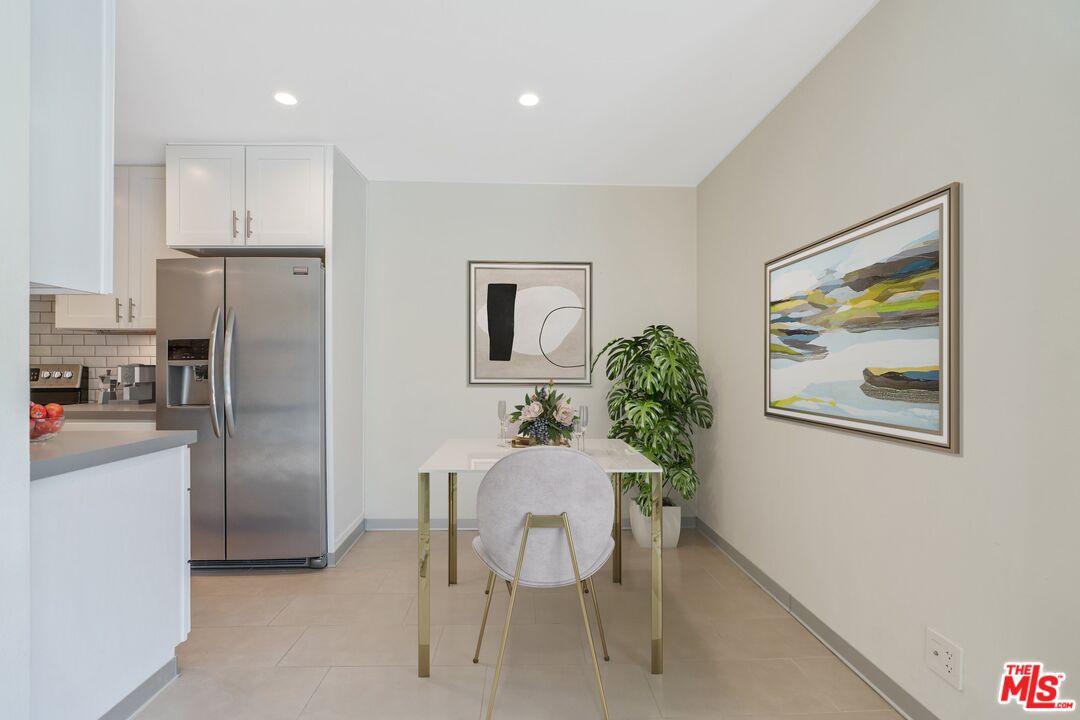 1735 N Fuller Ave Unit: 330