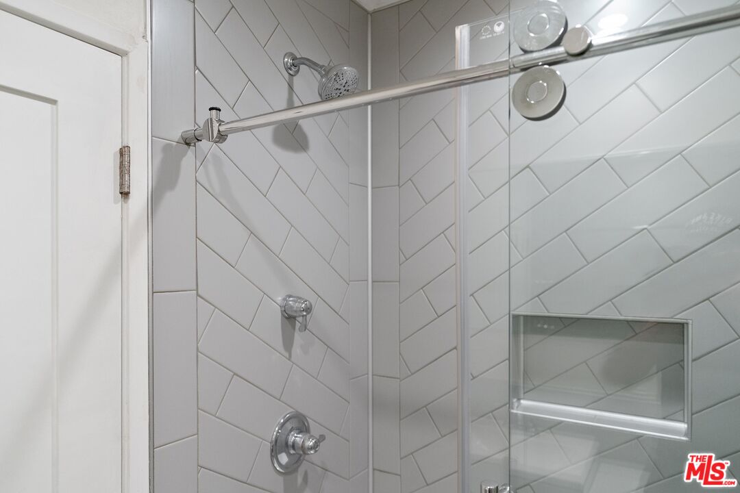 1735 N Fuller Ave Unit: 330
