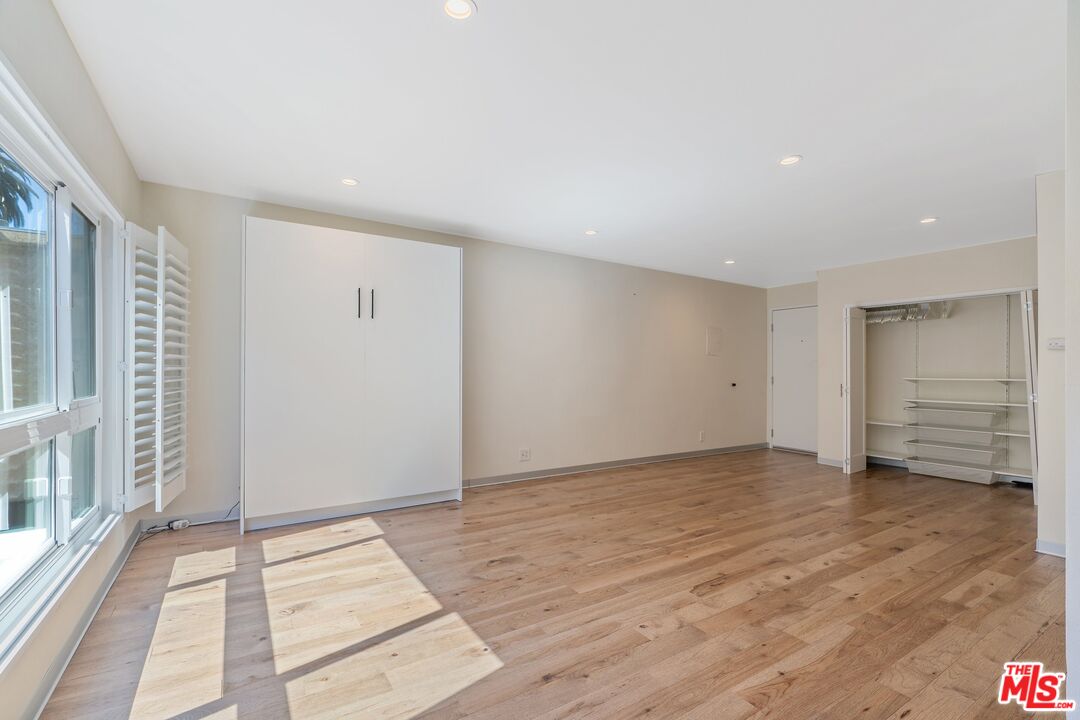 1735 N Fuller Ave Unit: 330