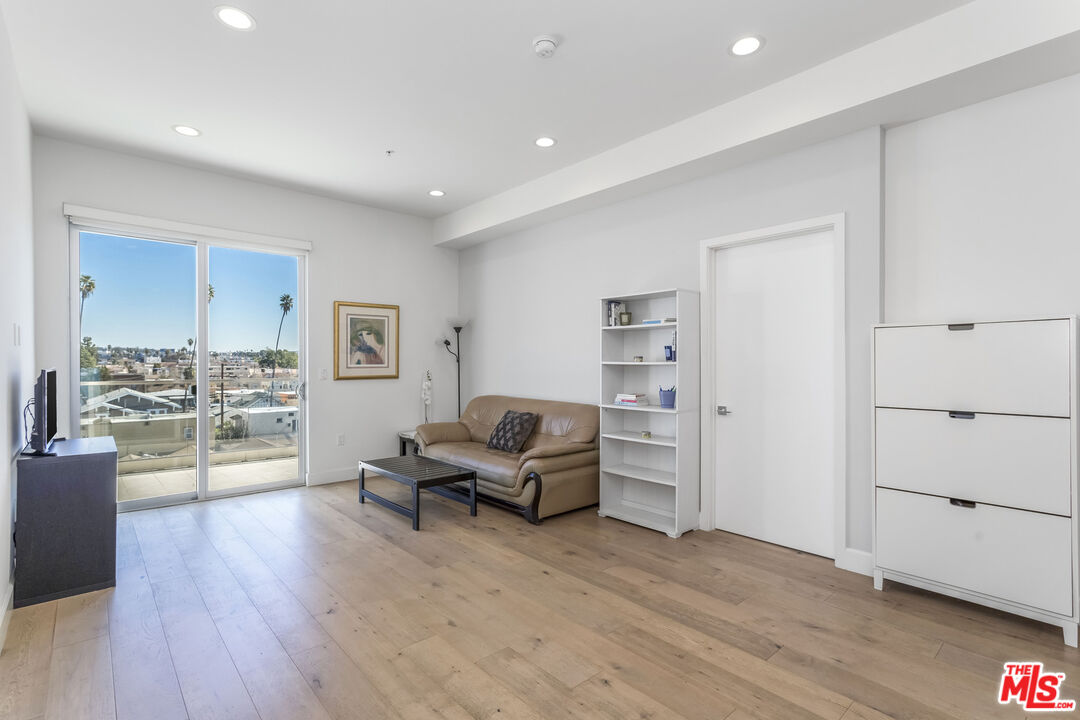 105 S Mariposa Ave Unit: 507