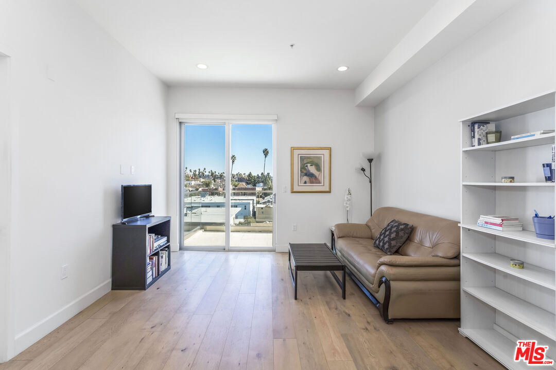 105 S Mariposa Ave Unit: 507