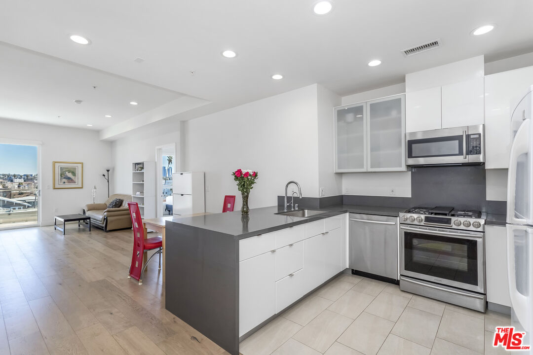 105 S Mariposa Ave Unit: 507
