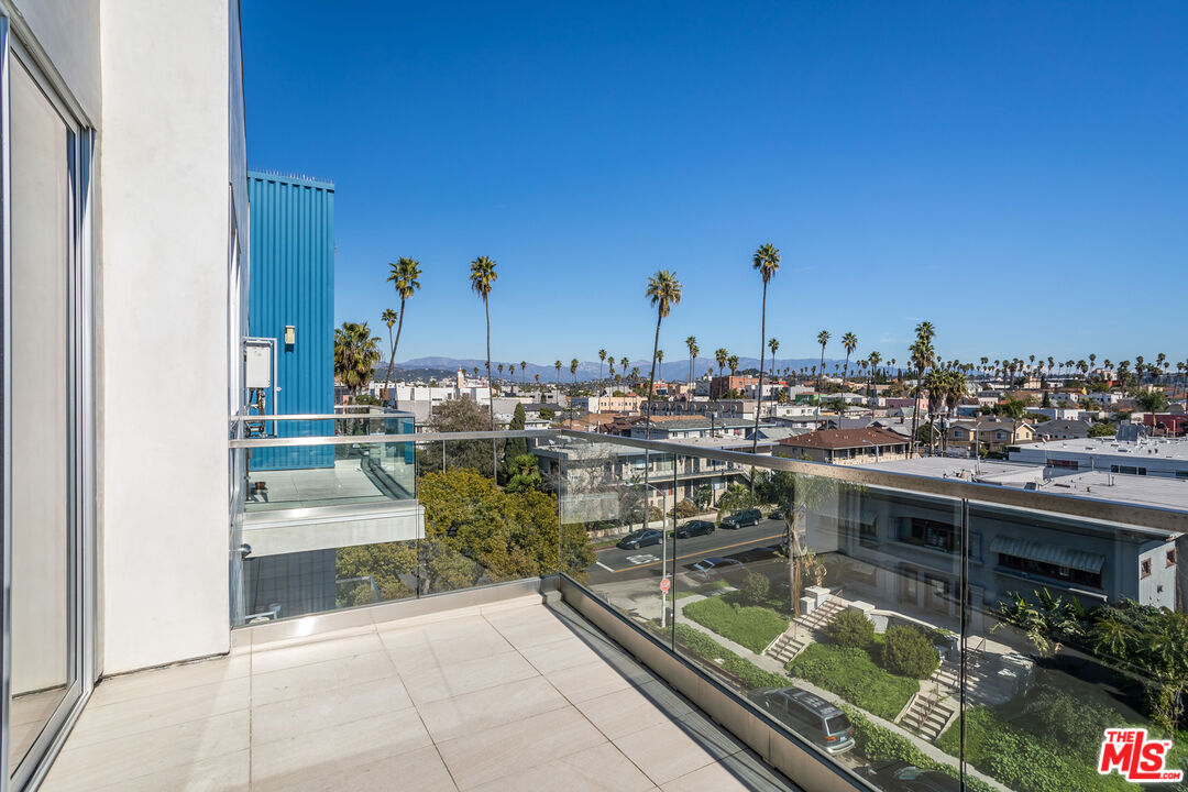 105 S Mariposa Ave Unit: 507