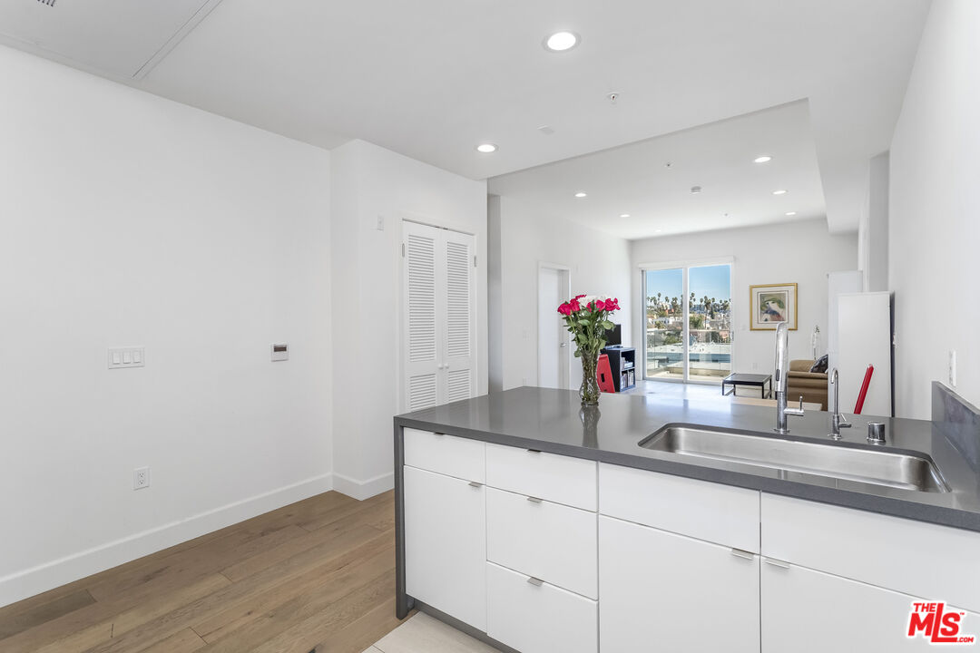 105 S Mariposa Ave Unit: 507