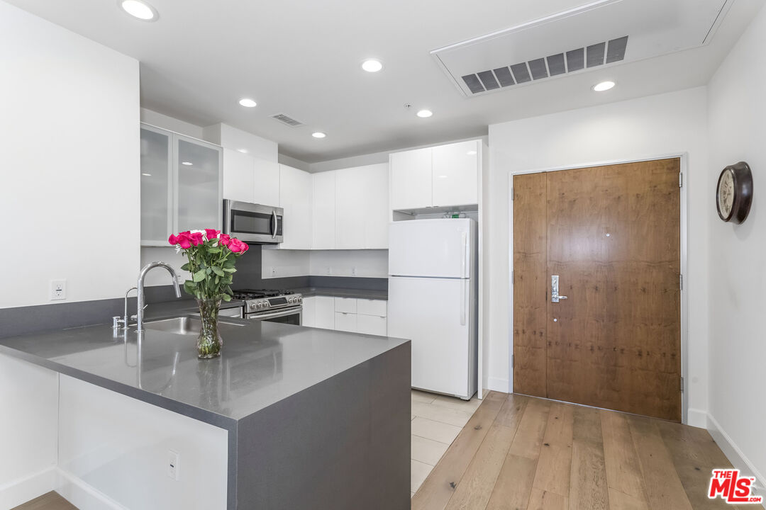 105 S Mariposa Ave Unit: 507