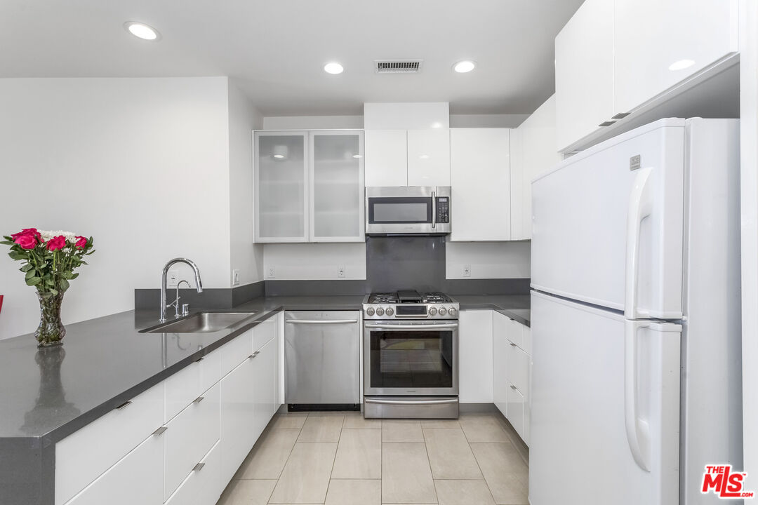 105 S Mariposa Ave Unit: 507