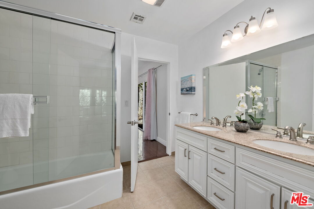 4745 Caritina Dr