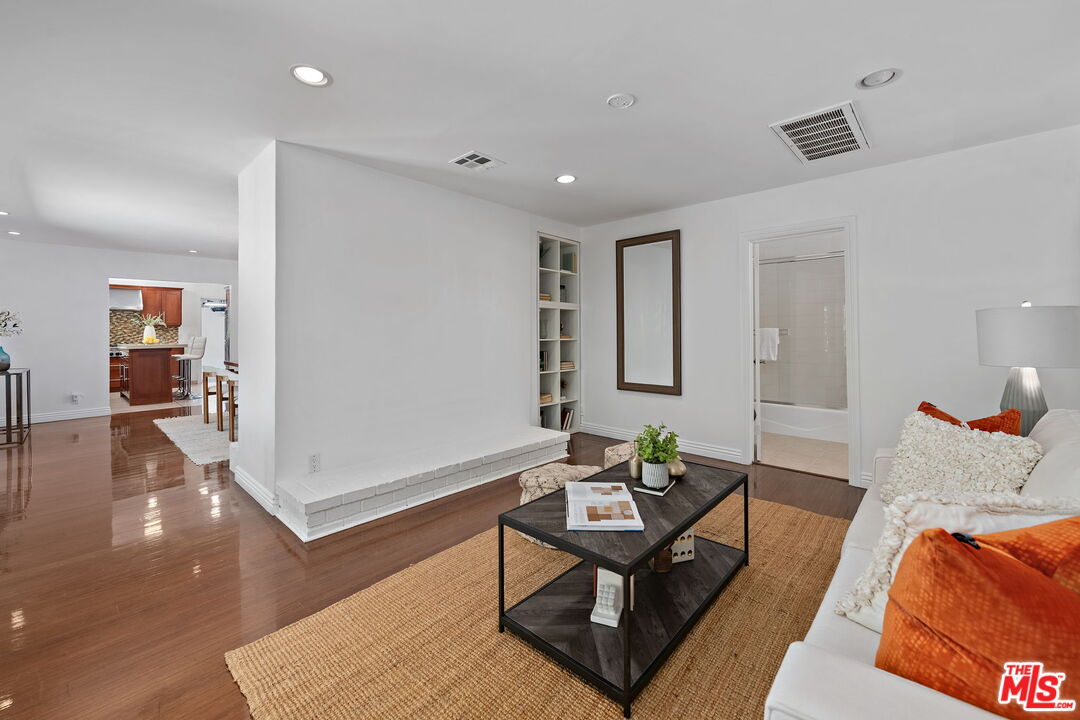 4745 Caritina Dr