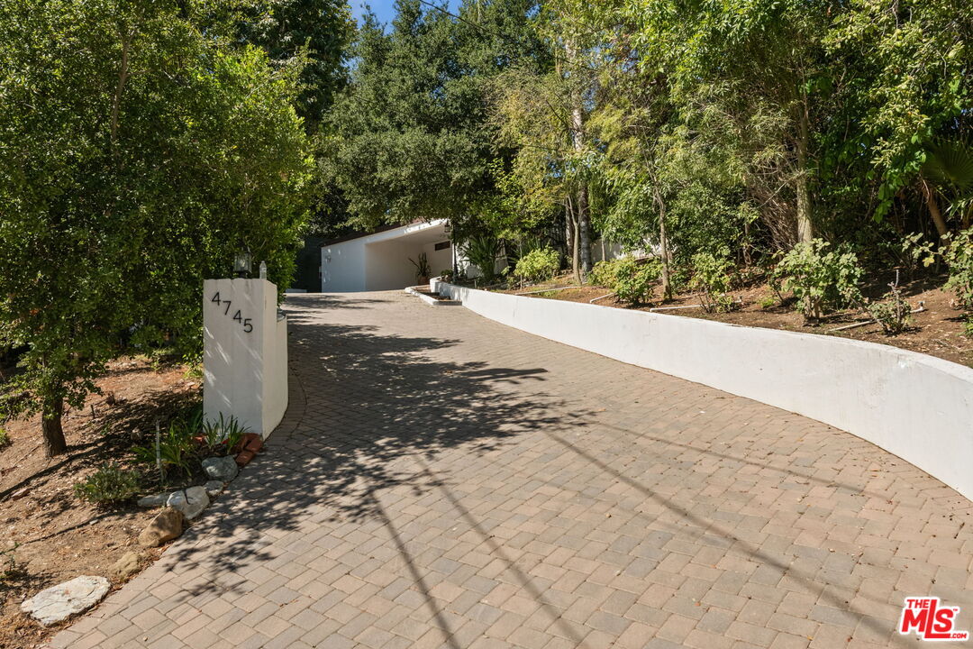 4745 Caritina Dr