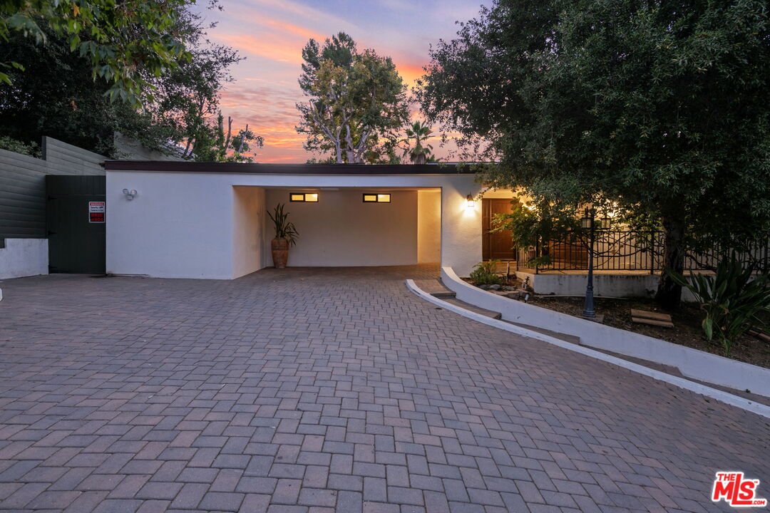 4745 Caritina Dr