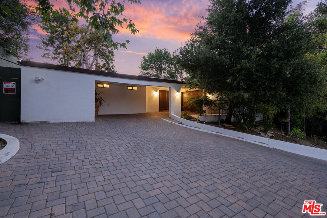 4745 Caritina Dr