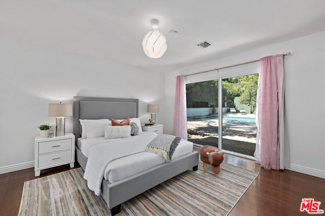 4745 Caritina Dr
