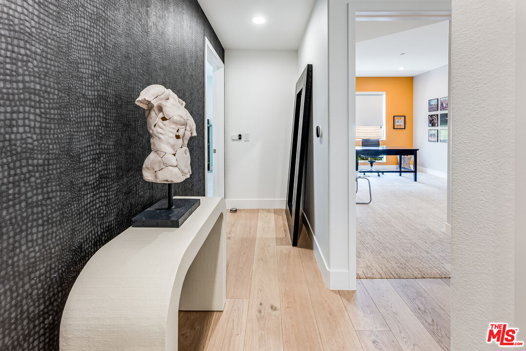 4820 Bellflower Ave Unit: 208