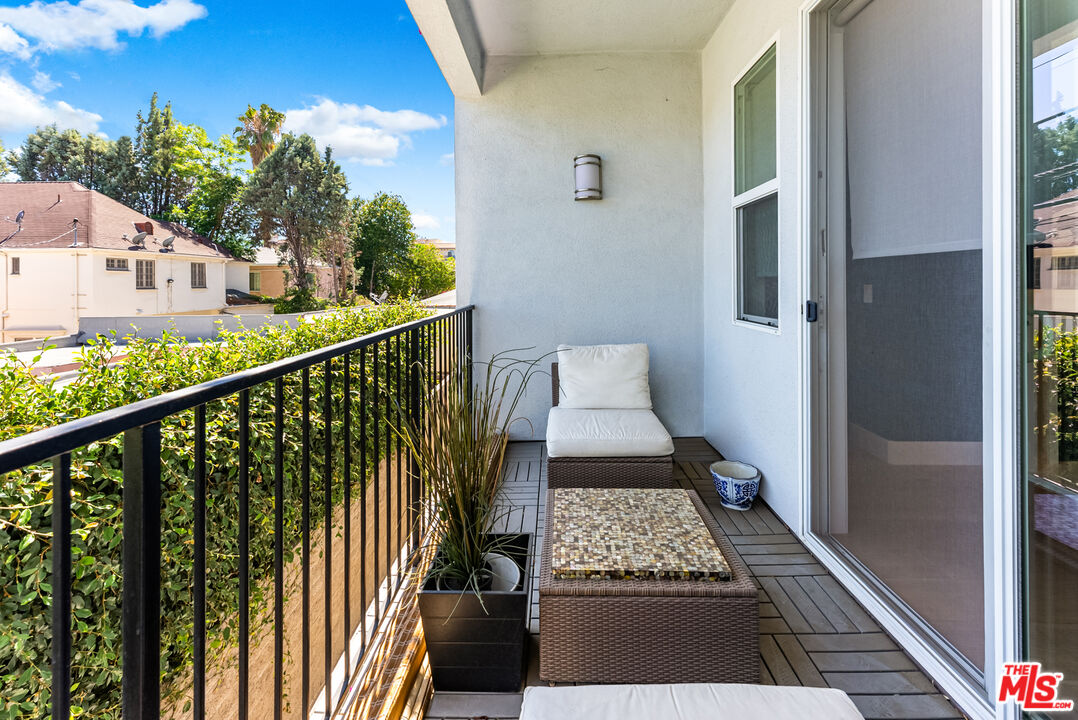 4820 Bellflower Ave Unit: 208