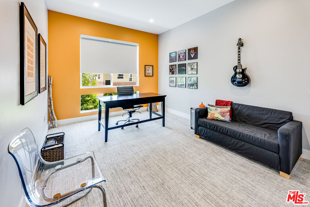 4820 Bellflower Ave Unit: 208
