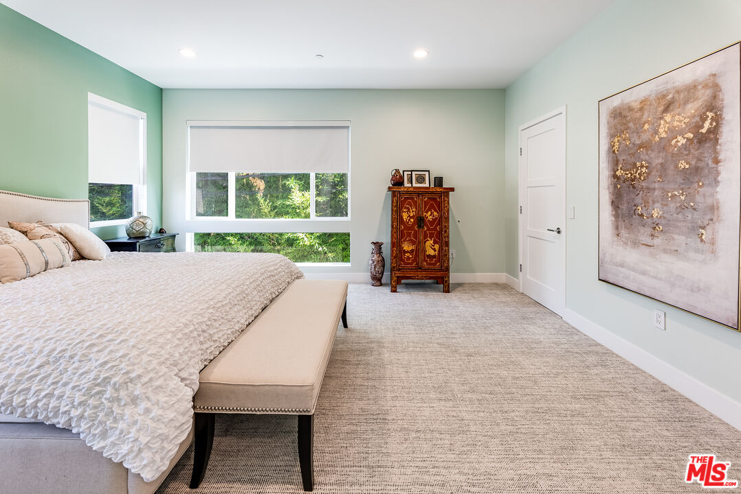 4820 Bellflower Ave Unit: 208