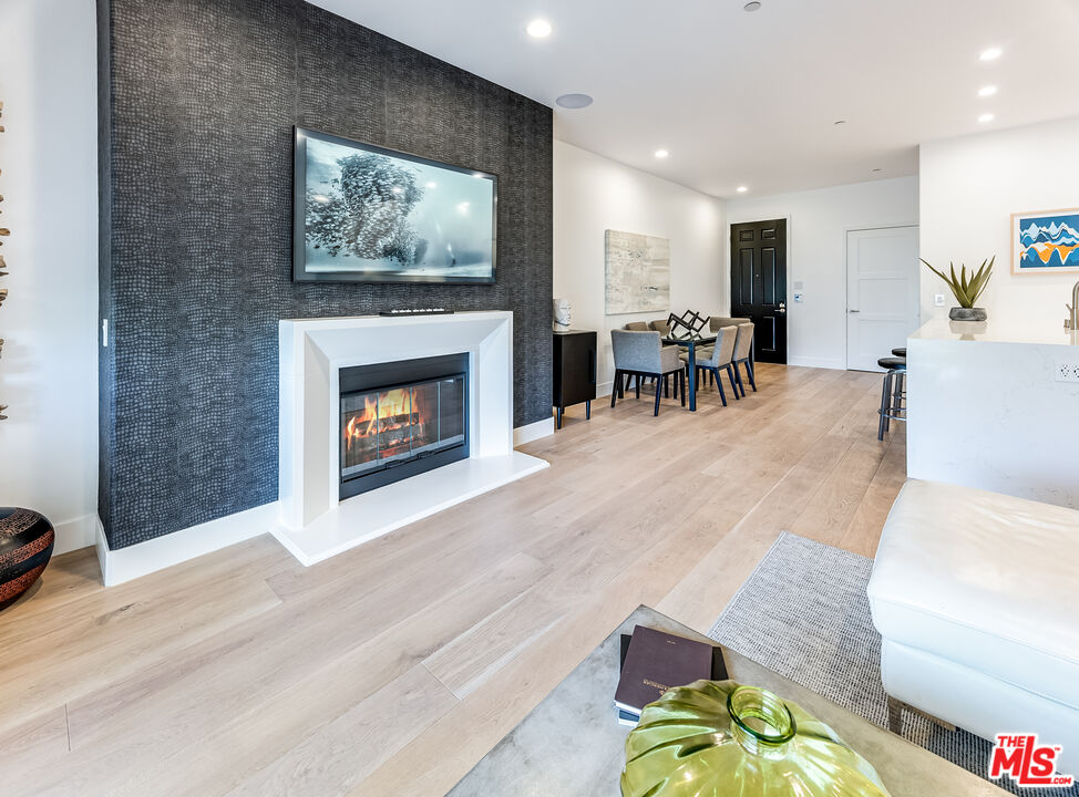 4820 Bellflower Ave Unit: 208