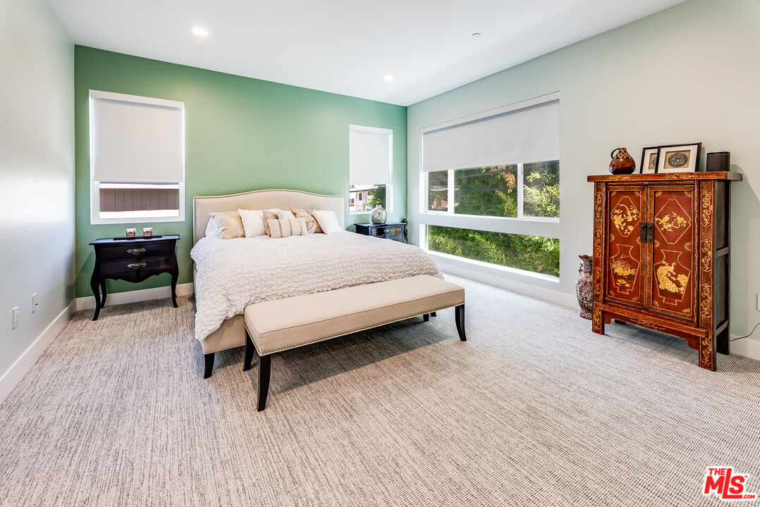4820 Bellflower Ave Unit: 208