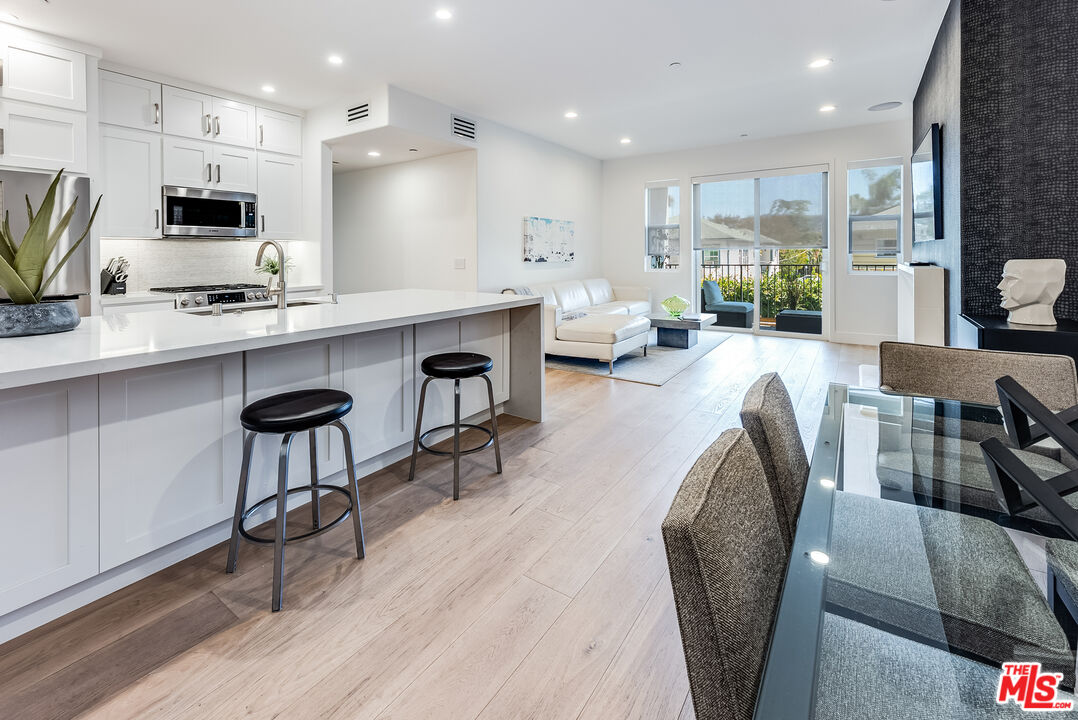 4820 Bellflower Ave Unit: 208