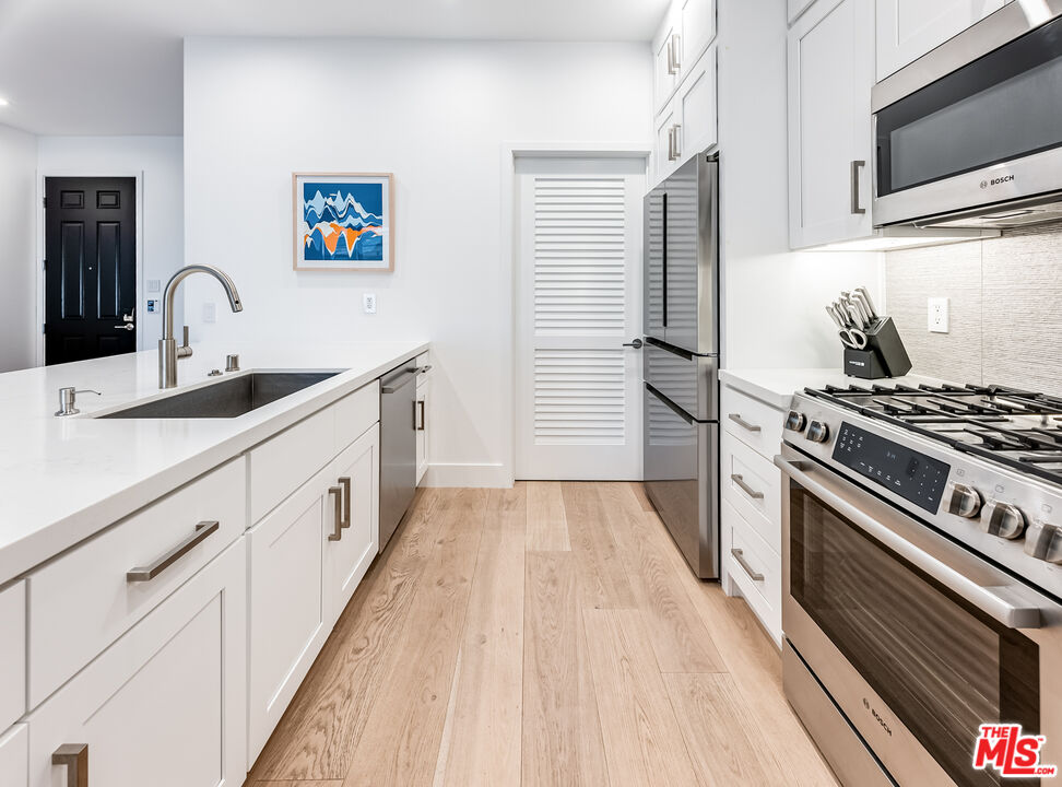 4820 Bellflower Ave Unit: 208