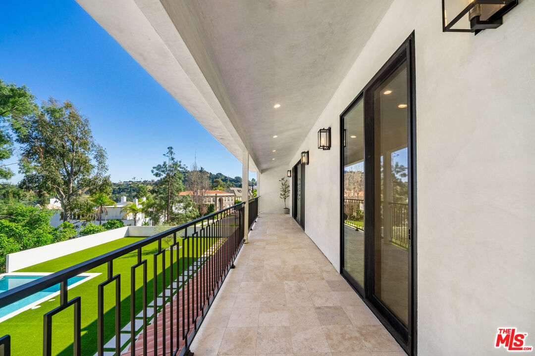 12001 Crest Ct
