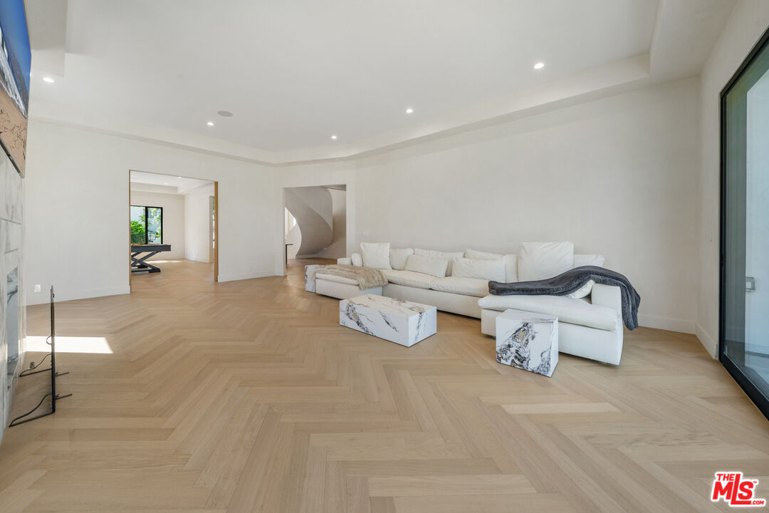 12001 Crest Ct