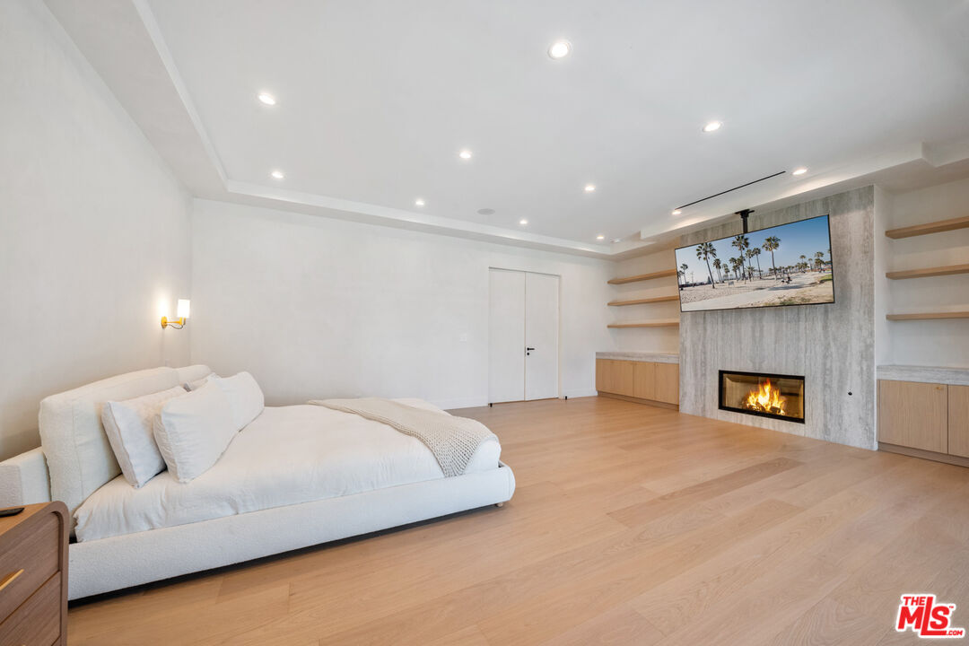 12001 Crest Ct