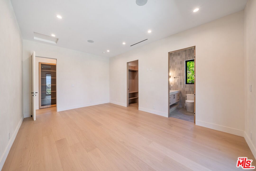 12001 Crest Ct