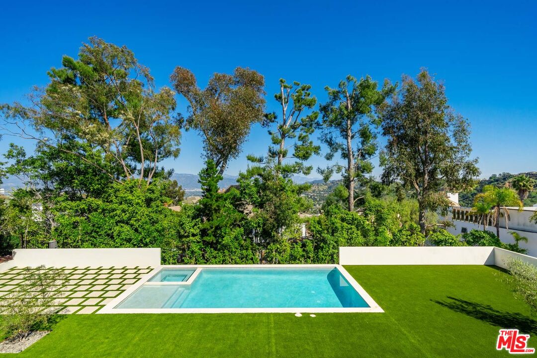 12001 Crest Ct
