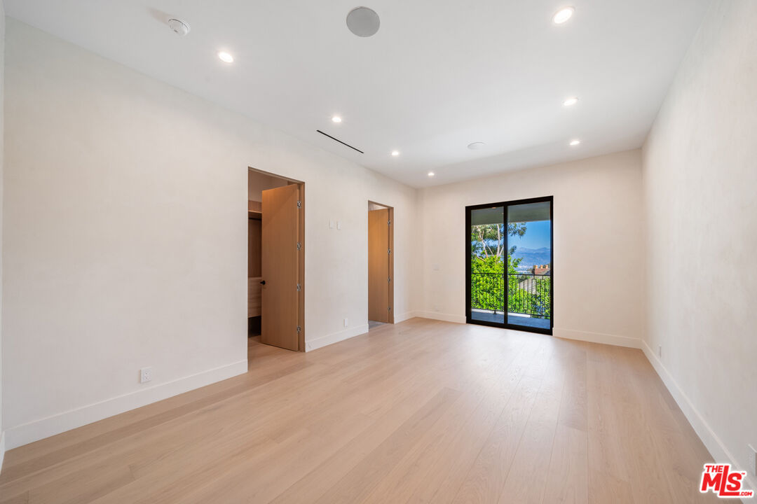 12001 Crest Ct