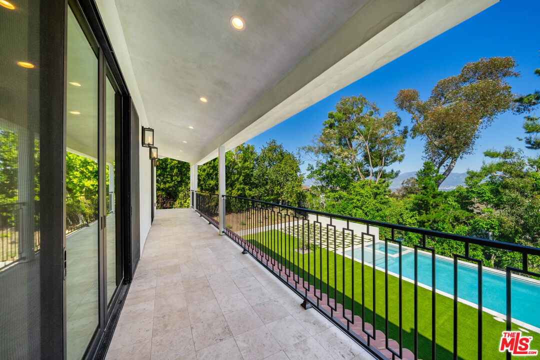 12001 Crest Ct
