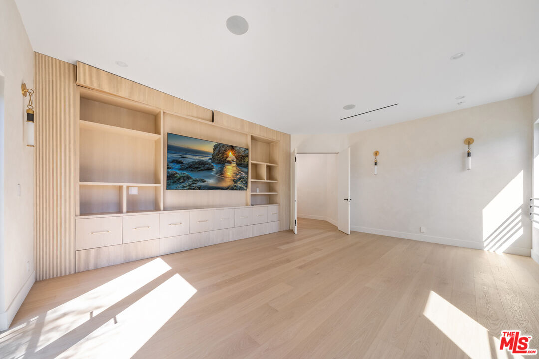 12001 Crest Ct