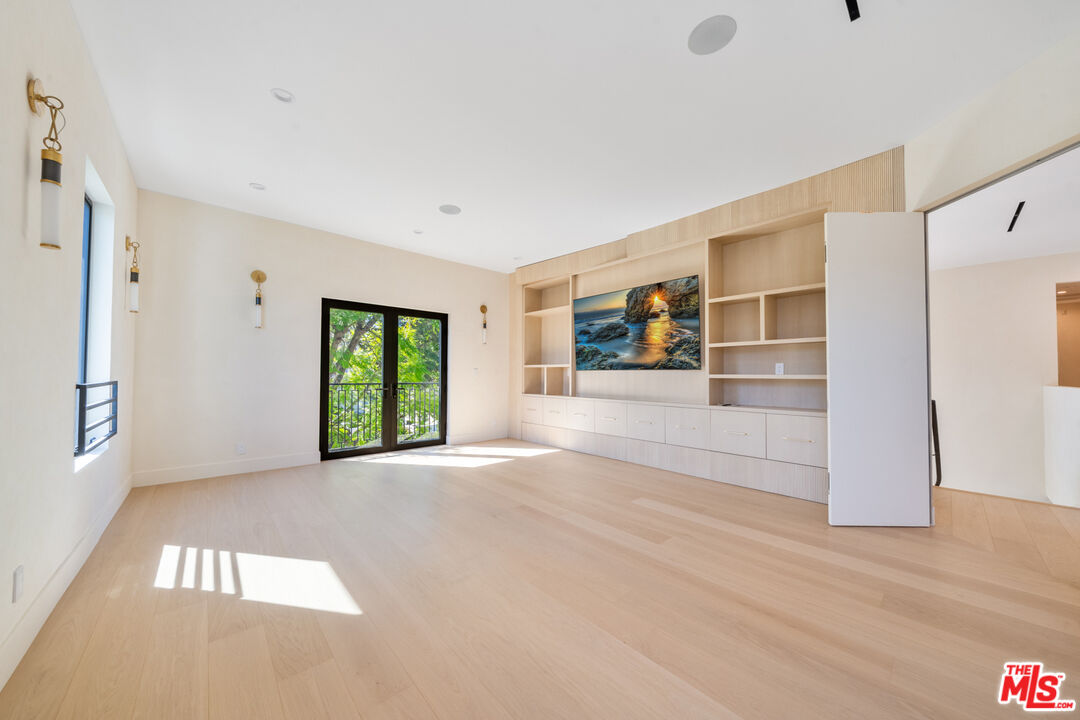 12001 Crest Ct