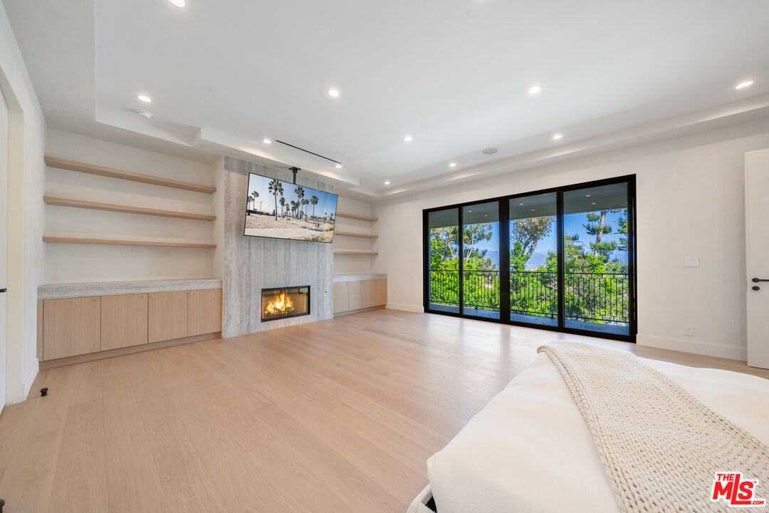 12001 Crest Ct
